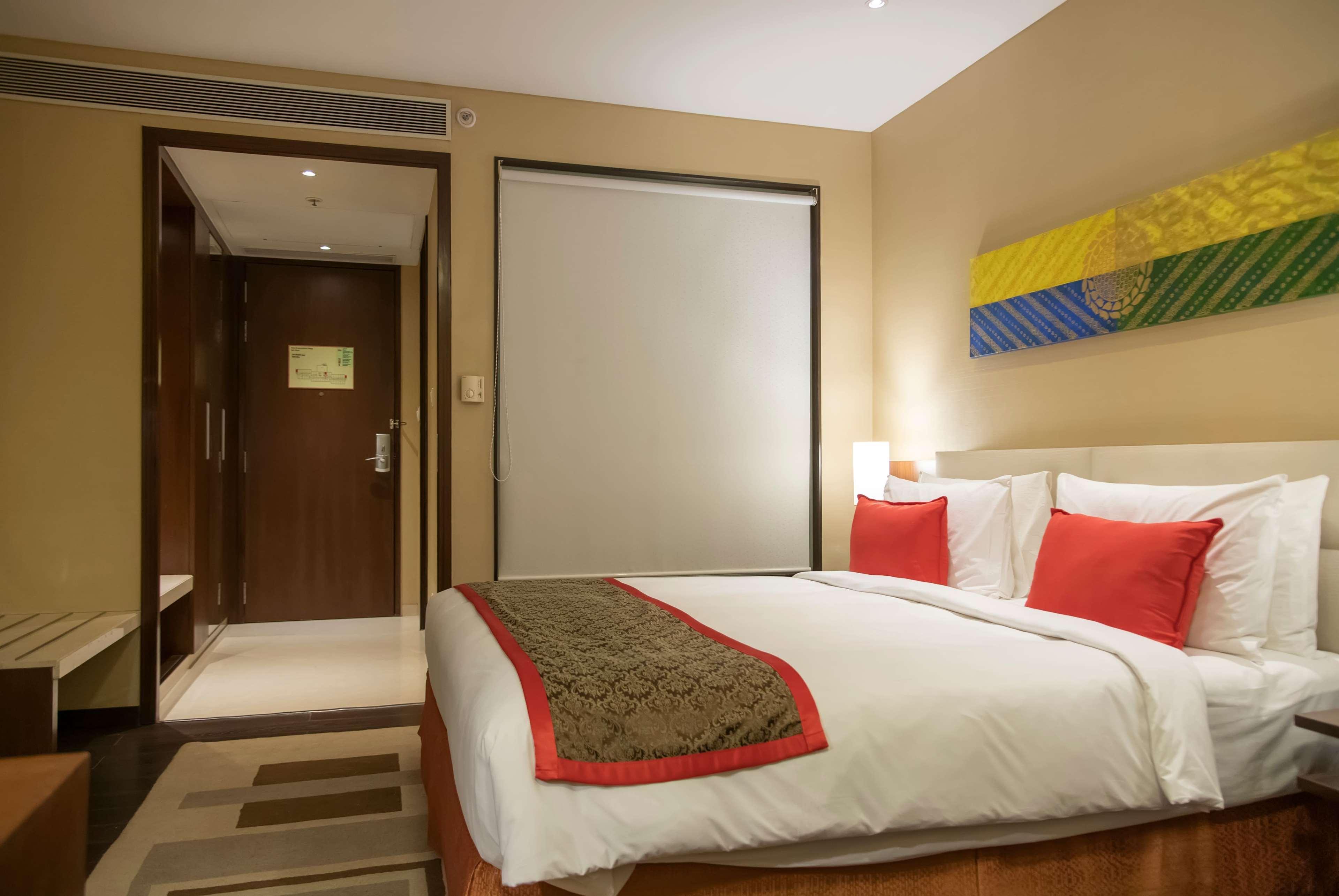 Ramada Plaza By Wyndham Pune Hinjewadi Dapuri Exterior photo