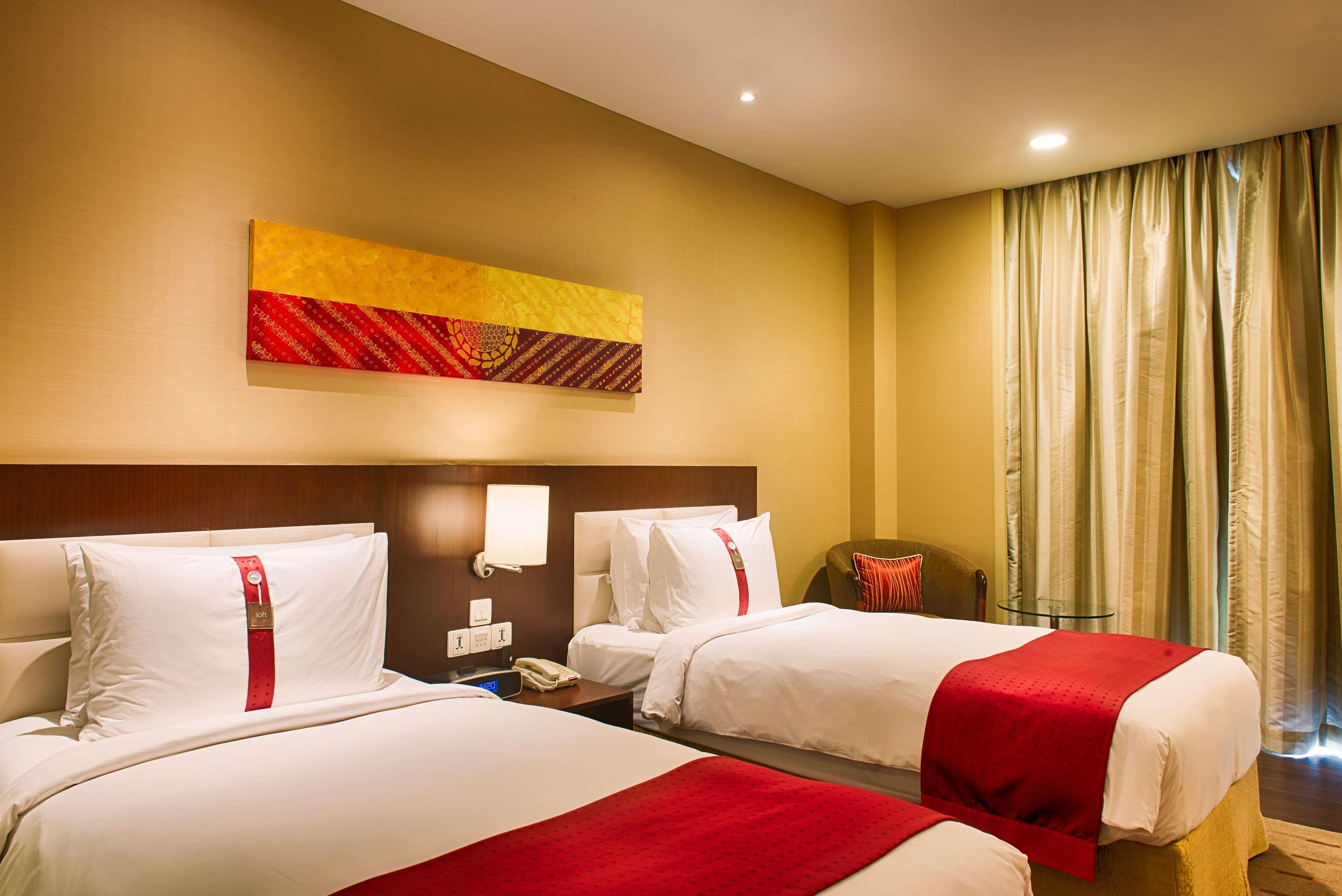 Ramada Plaza By Wyndham Pune Hinjewadi Dapuri Exterior photo