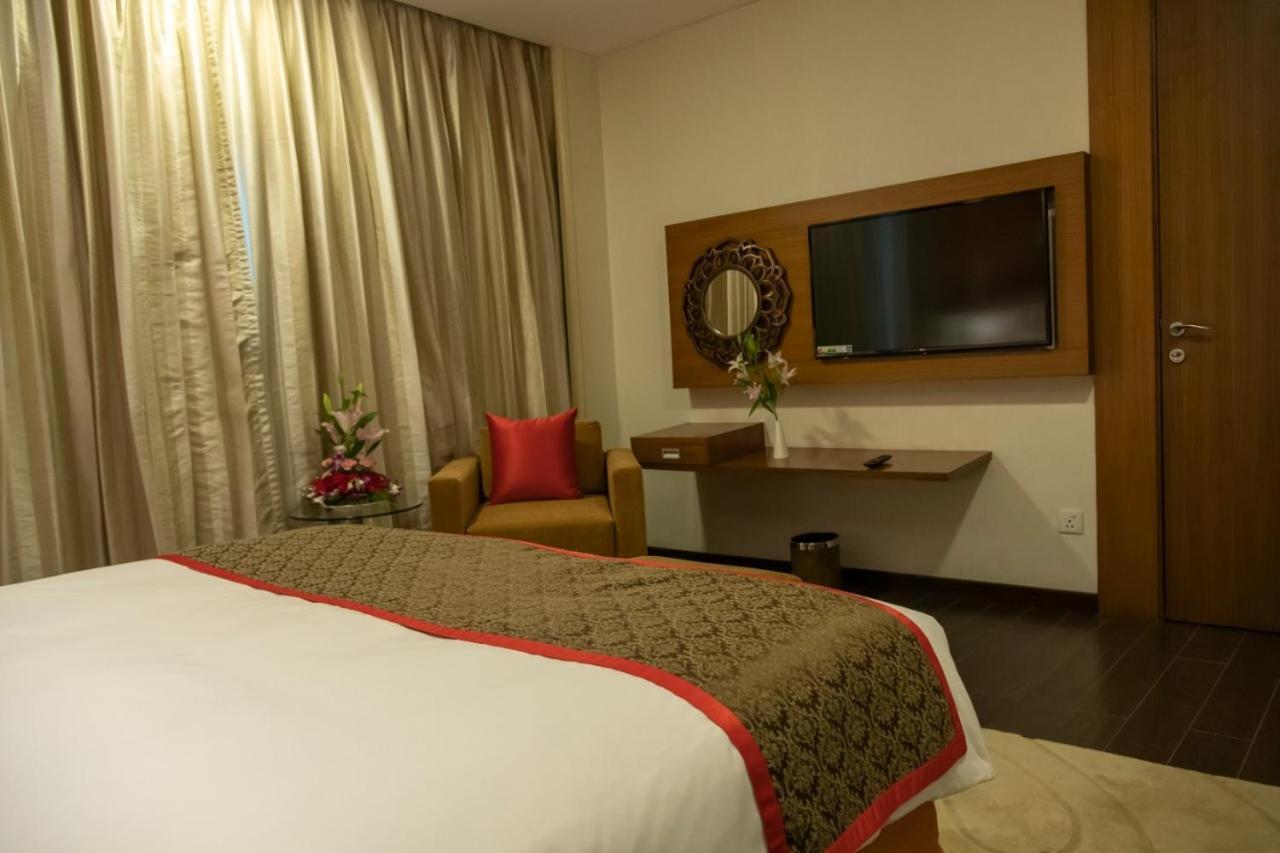 Ramada Plaza By Wyndham Pune Hinjewadi Dapuri Exterior photo